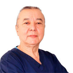 Врач хирург Утешов Анвар Холматович